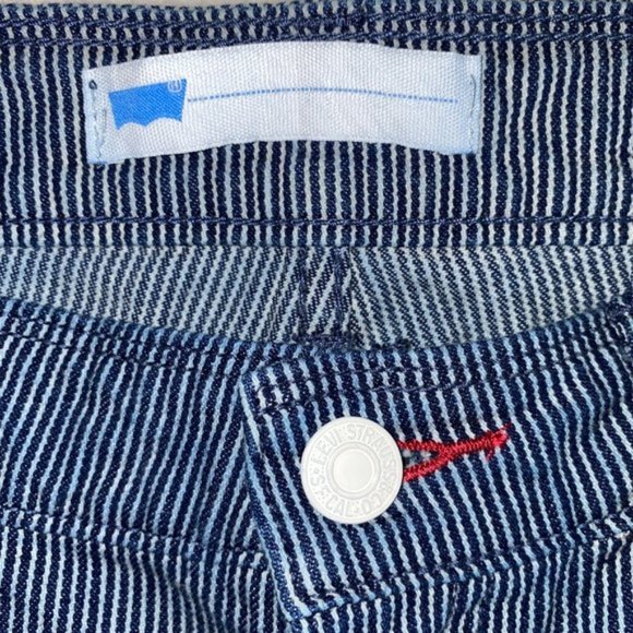 Levi's low rise classic Conductor shorts 9 / 29W NWOT - Picture 2 of 5